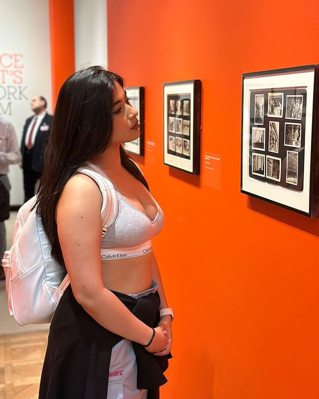 Staggering Glamour Show Of Nikita Sharma In New York